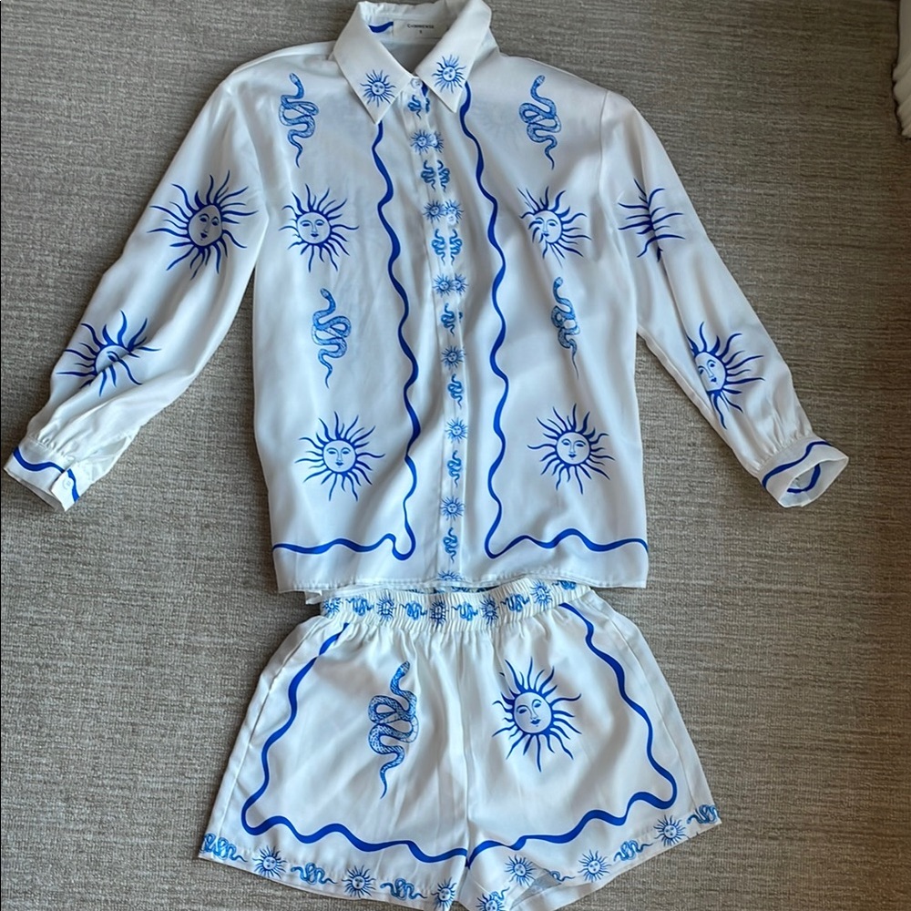 Commense worn once White and Blue Sun and Snake Print Set size small